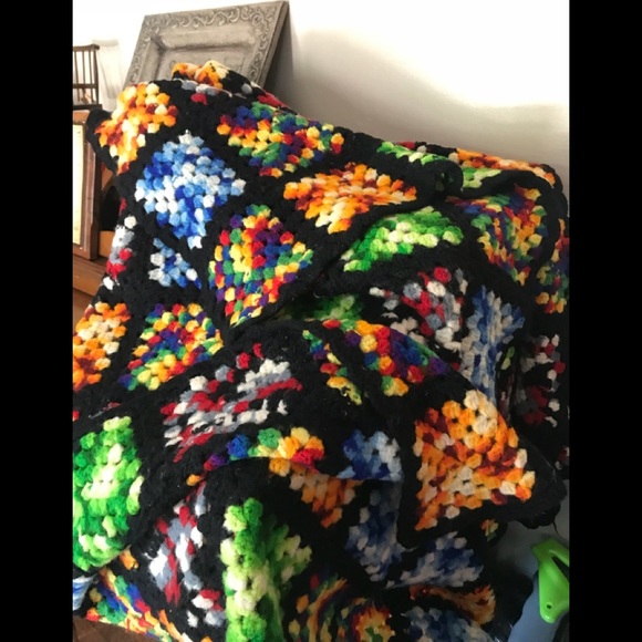 Rare Vintage 100% Wool Crochet Blanket - Picture 6 of 8